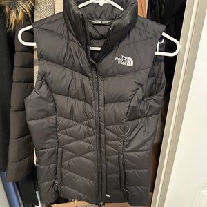 North face women’s black vest